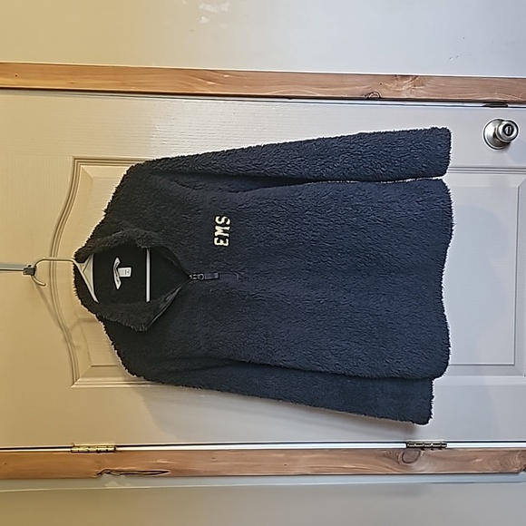 Port Authority Sweaters - EMS ladies small pullover faux fur sweater 😍